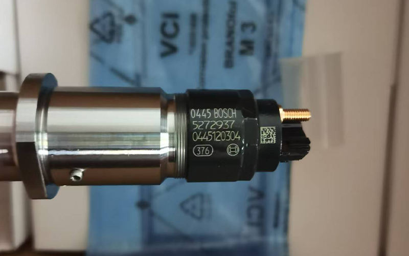 Форсунка топливная 5272937, 0445120304